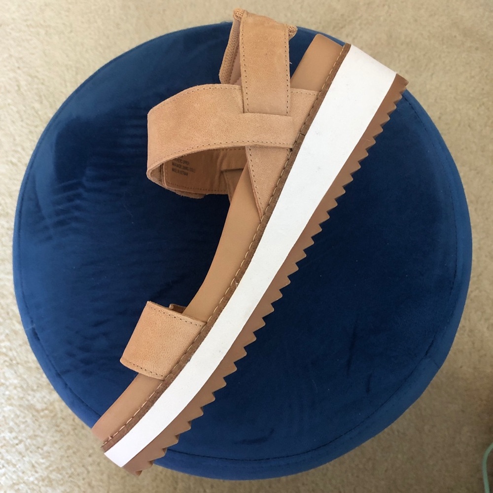 Lucky Brand tan velcro closure ankle strap single brand sandal with sport bottom